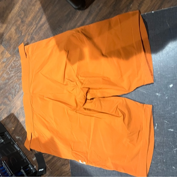 Men’s Oakley shorts, lightweight rust ginger color size 38 color, pockets - Picture 2 of 6